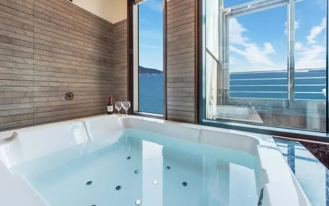 Oda (Room 303 (Duplex Whirlpool Spa))
