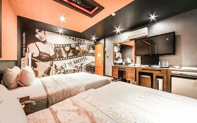 Oda (VIP Twin Bed)