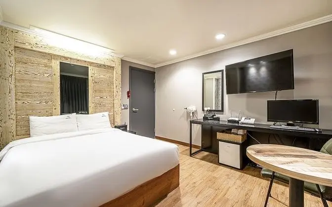 Oda (Standard B (Netflix Available))