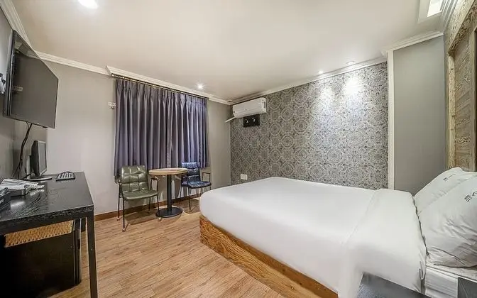 Oda (Standard B (Netflix Available))