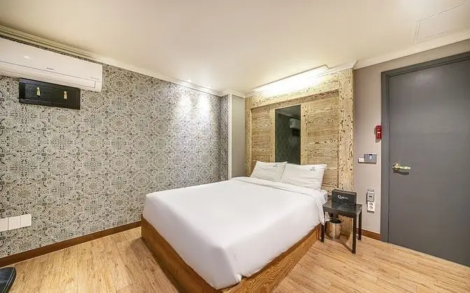 Oda (Standard B (Netflix Available))