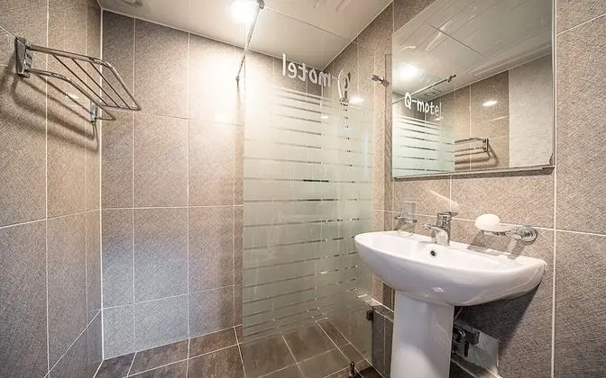 Oda (Standard B (Netflix Available))