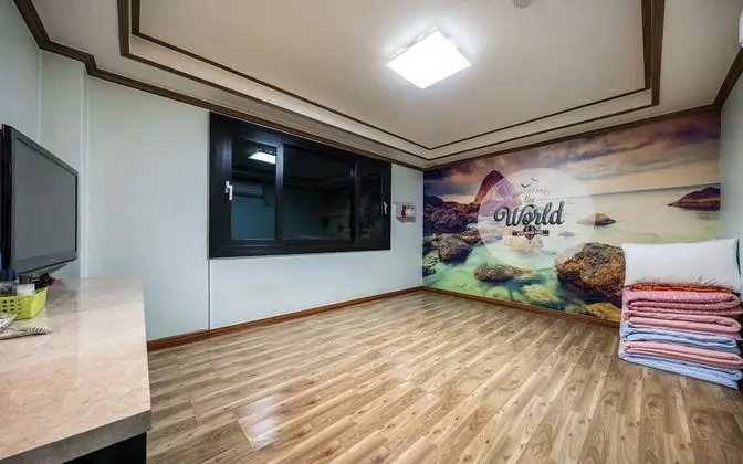 Oda (All rooms (although you can watch Net)