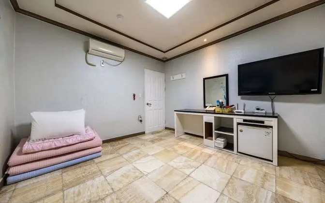 Oda (Hansil (Netflix available) for 2 peop)