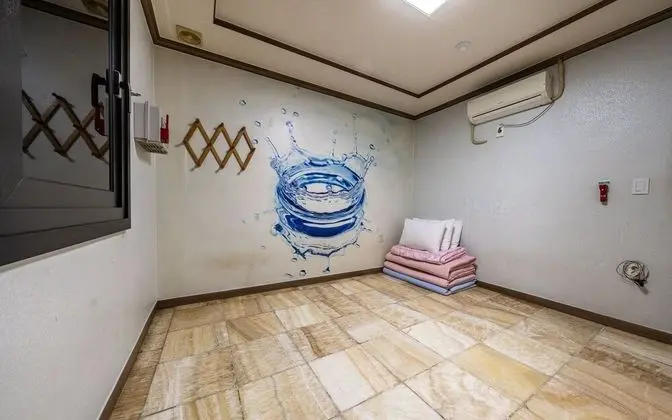 Oda (Hansil (Netflix available) for 2 peop)