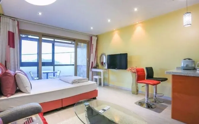 Oda (Hwanghwa Room 202)