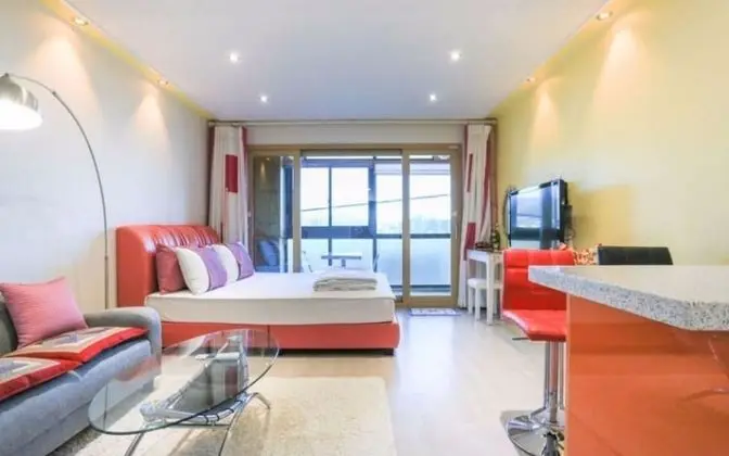 Oda (Hwanghwa Room 202)