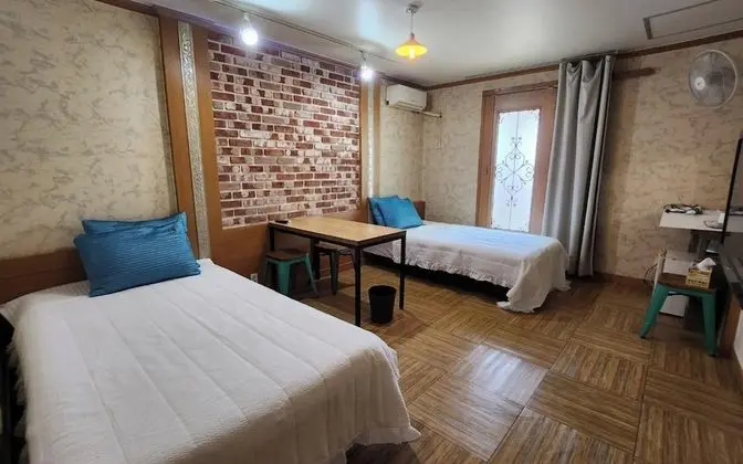 Oda (2 person Two Bed)