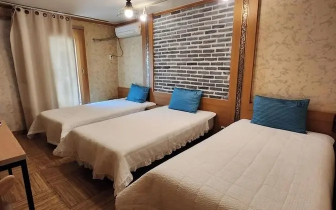 Oda (3 person triple (single+single+single)