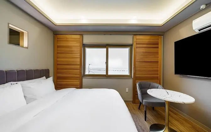 Oda (Deluxe Family Twin (Netflix Available)