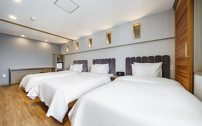 Oda (Deluxe Triple (Netflix Available with)