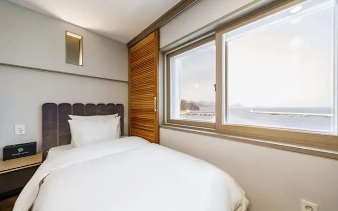 Oda (Deluxe Triple (Netflix Available with)