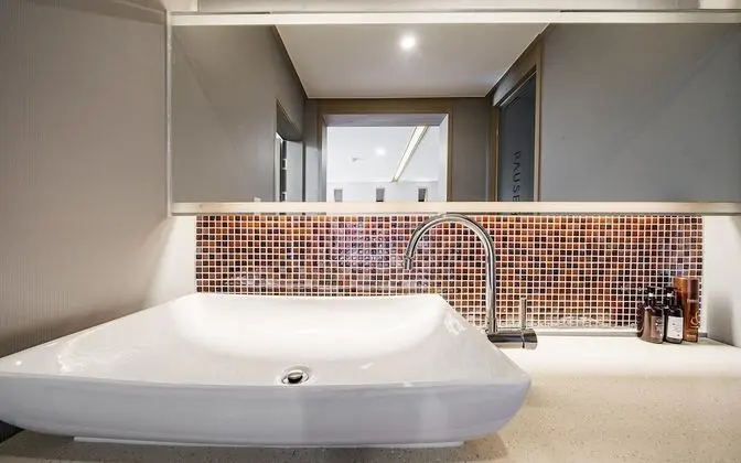 Oda (Deluxe Triple (Netflix Available with)