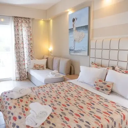 Superior Üç Kişilik Oda, Plaj Manzaralı (Hotel Building)