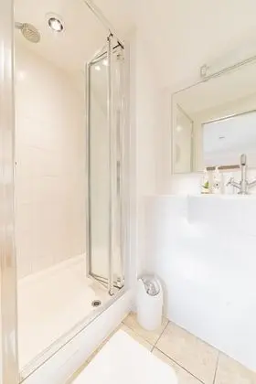 Standard Tek Büyük Yataklı Oda, Banyolu/Duşlu