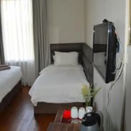 Üç Kişilik Oda (Upstairs)