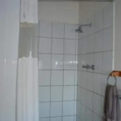 Üç Kişilik Oda (Upstairs)