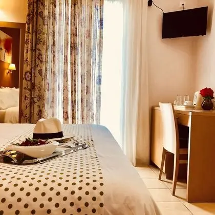Premium Tek Büyük Yataklı Oda