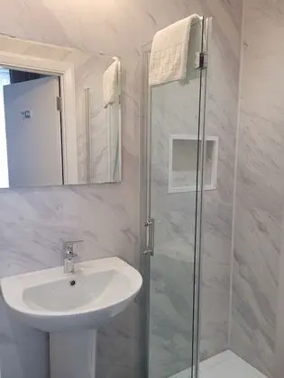 Tek Büyük Yataklı Oda, Banyolu/Duşlu