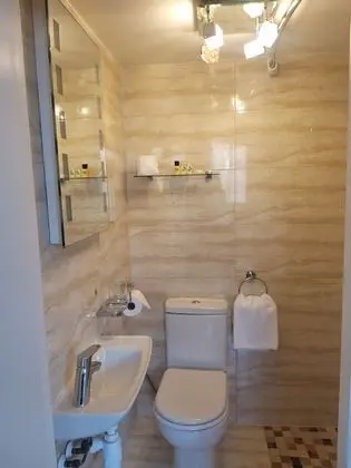 Üç Kişilik Oda, Banyolu/Duşlu