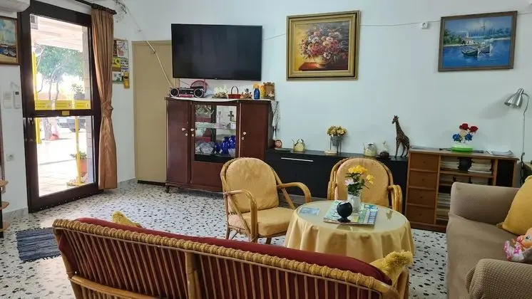 Villa Honey (One space room)