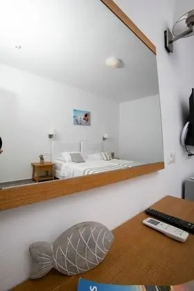 Deluxe Tek Büyük veya İki Ayrı Yataklı Oda, Kısmi Deniz Manzaralı