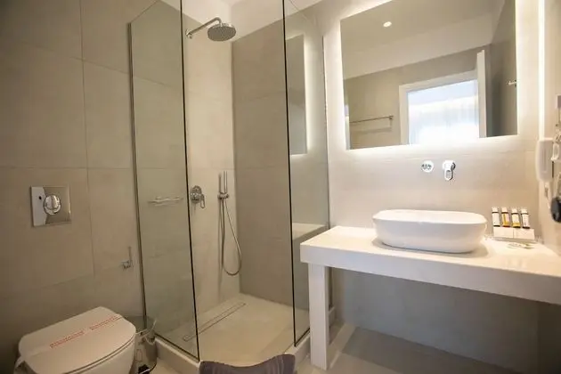 Deluxe Tek Büyük veya İki Ayrı Yataklı Oda, Kısmi Deniz Manzaralı