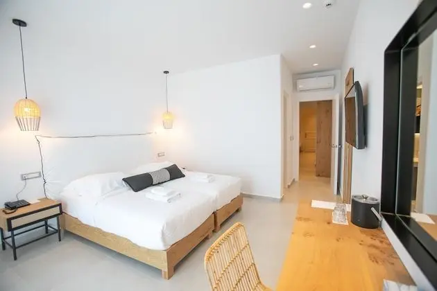 Deluxe Tek Büyük veya İki Ayrı Yataklı Oda, Kısmi Deniz Manzaralı