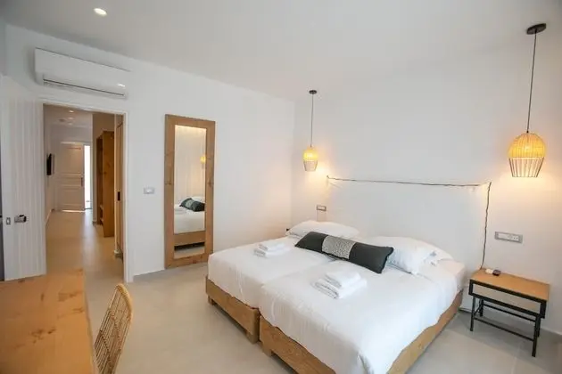 Deluxe Tek Büyük veya İki Ayrı Yataklı Oda, Kısmi Deniz Manzaralı