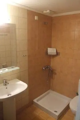 Tek Büyük veya İki Ayrı Yataklı Oda, 2 Tek Kişilik Yatak, Sigara İçilmez