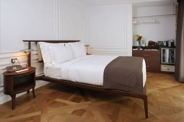 Deluxe Tek Büyük Yataklı Oda