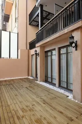 Garden Suite, Patio