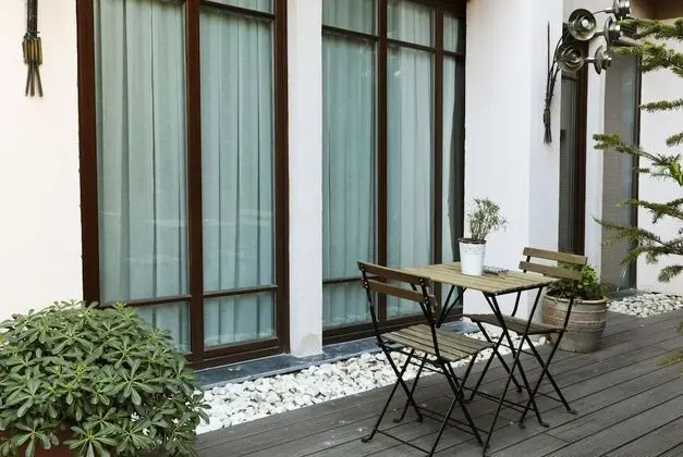 Garden Suite, Patio