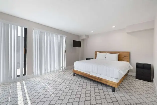 3 Queen Beds, 3-Bedroom, 3-Bath Penthouse Suite, Non-Smoking