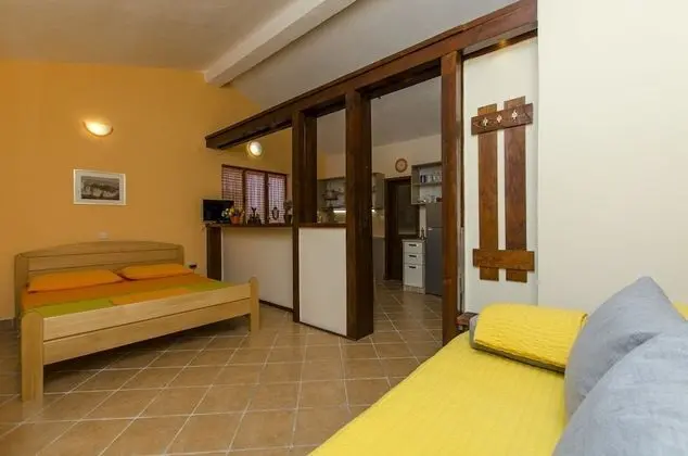 Stüdyo (Georgi - 200 m from sea - SA2 oranz(2)