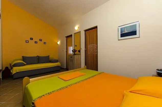 Stüdyo (Georgi - 200 m from sea - SA2 oranz(2)