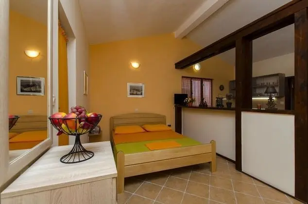 Stüdyo (Georgi - 200 m from sea - SA2 oranz(2)