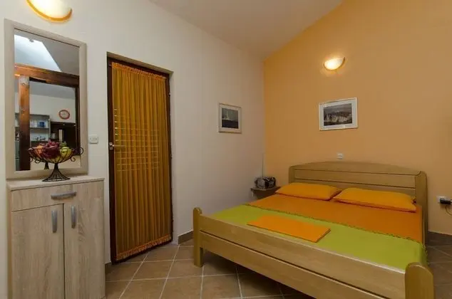 Stüdyo (Georgi - 200 m from sea - SA2 oranz(2)