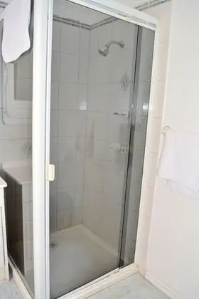 İki Ayrı Yataklı Oda, Banyolu/Duşlu