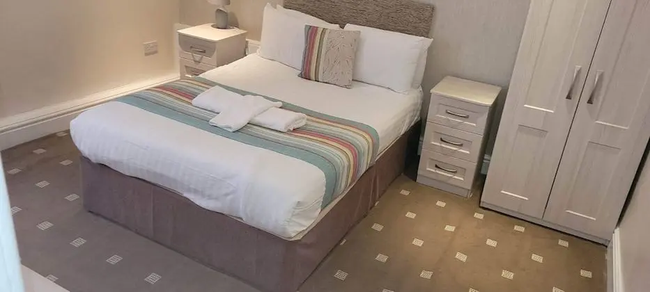 Standard Tek Büyük Yataklı Oda