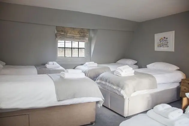 Sıra Ev, 4 Yatak Odası (Sleeps 15)
