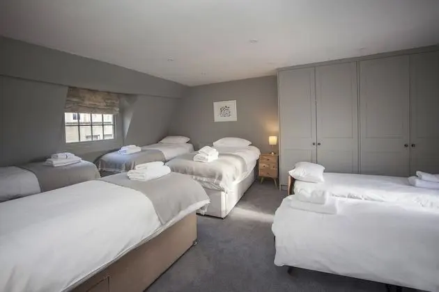 Sıra Ev, 4 Yatak Odası (Sleeps 15)
