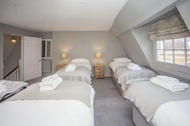 Sıra Ev, 4 Yatak Odası (Sleeps 15)