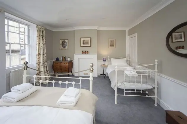 Sıra Ev, 4 Yatak Odası (Sleeps 15)