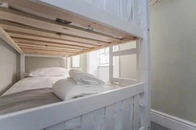 Sıra Ev, 4 Yatak Odası (Sleeps 15)