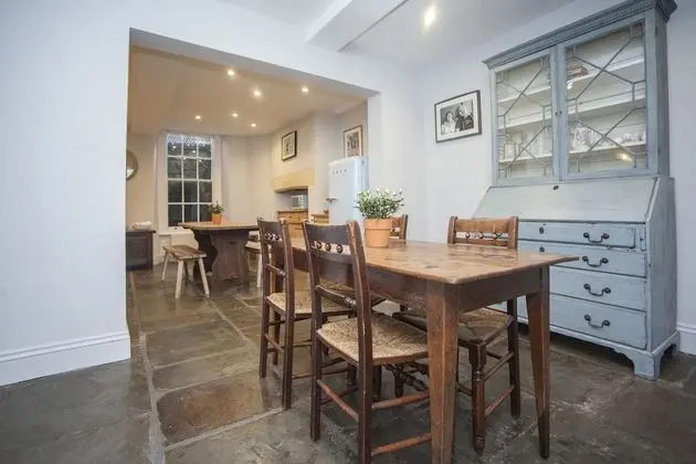Sıra Ev, 4 Yatak Odası (Sleeps 15)