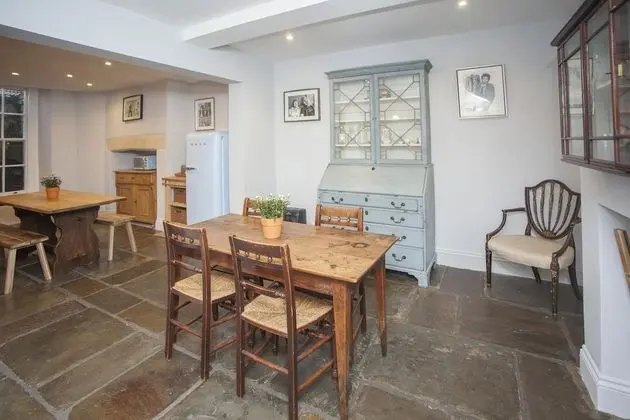 Sıra Ev, 4 Yatak Odası (Sleeps 15)
