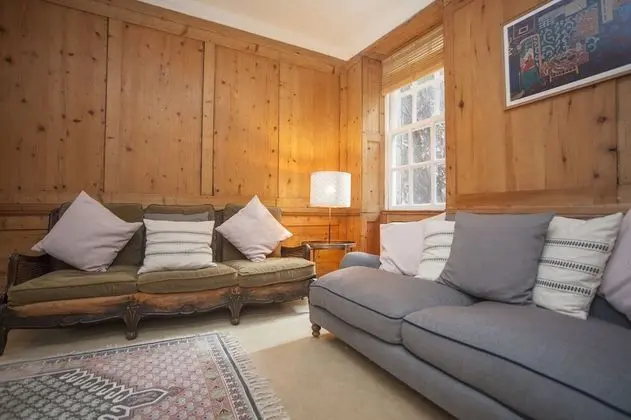 Sıra Ev, 4 Yatak Odası (Sleeps 15)