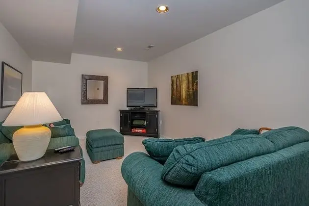 Ev, Birden Çok Yatak, Sıcak Su Havuzu