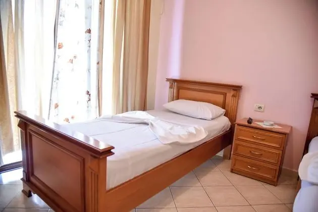 Economy Tek Büyük veya İki Ayrı Yataklı Oda